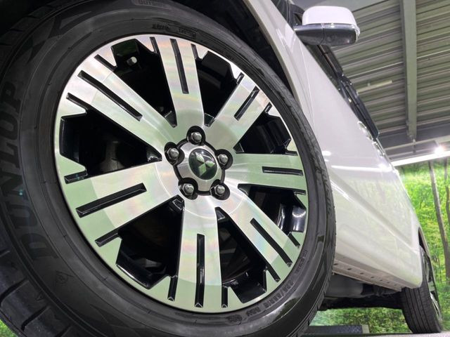 �y����18�C���`�A���~�z�C�[���z�O�ςɃ}�b�`���������A���~�z�C�[���𑕒����Ă���܂��B�e��ЊO�A���~�z�C�[����A�X�^�b�h���X�^�C�����戵�����Ă���܂��B���񂲑��k����������