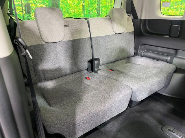3列目シートはもちろん状態良好☆大人でもゆったりと座って頂けますので、大人数でのお出かけもラクラクです♪ご家族で、気の知れた仲間で、ドライブに行くのが楽しみですね♪
