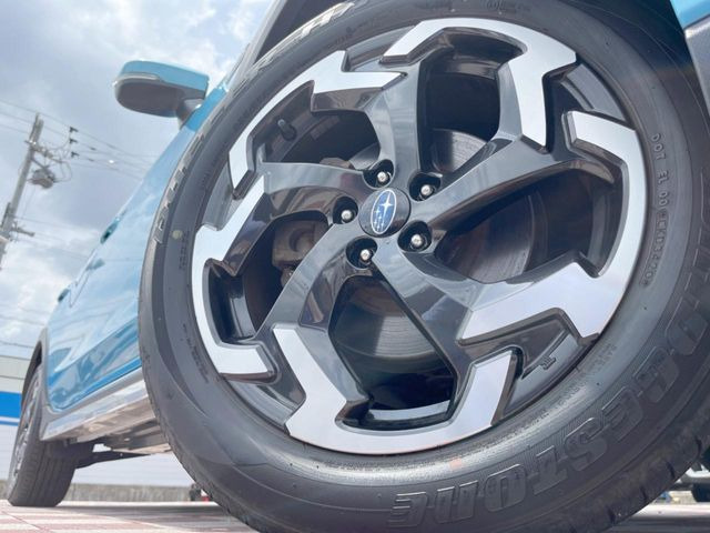 �y����18�C���`�A���~�z�C�[���z�O�ςɃ}�b�`���������A���~�z�C�[���𑕒����Ă���܂��B�e��ЊO�A���~�z�C�[����A�X�^�b�h���X�^�C�����戵�����Ă���܂��B���񂲑��k����������