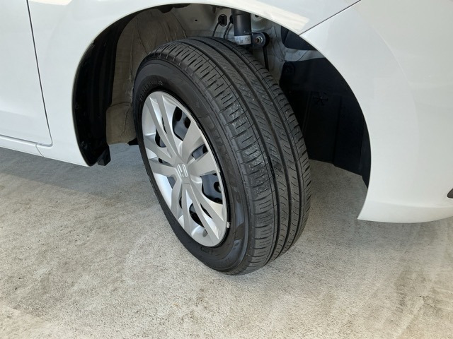 フィット1.5 e:HEV ホーム 助手席回転シート 4WD