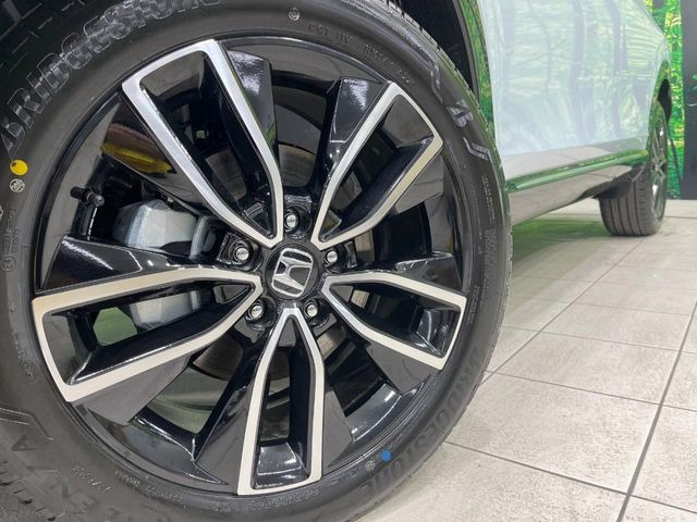 �y����18�C���`�A���~�z�C�[���z�O�ςɃ}�b�`���������A���~�z�C�[���𑕒����Ă���܂��B�e��ЊO�A���~�z�C�[����A�X�^�b�h���X�^�C�����戵�����Ă���܂��B���񂲑��k����������