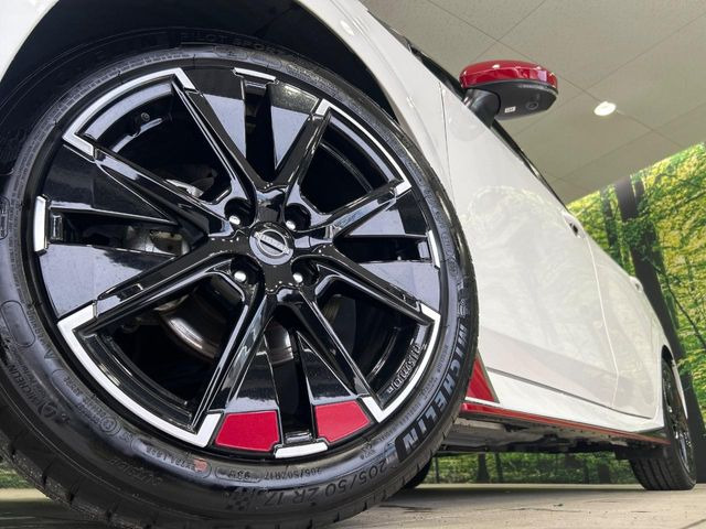 �y����17�C���`�A���~�z�C�[���z�O�ςɃ}�b�`���������A���~�z�C�[���𑕒����Ă���܂��B�e��ЊO�A���~�z�C�[����A�X�^�b�h���X�^�C�����戵�����Ă���܂��B���񂲑��k����������