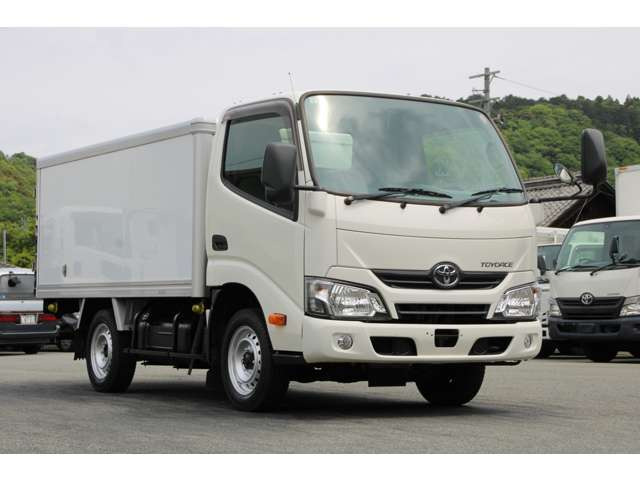 トヨエース冷蔵冷凍車