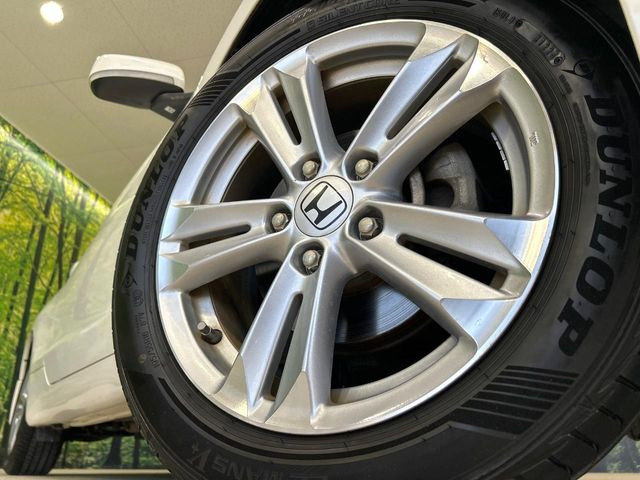 �y�����I�v�V����16�C���`�A���~�z�C�[���z�����I�v�V�����z�C�[���𑕒��B���s���\�̌���ɉ����A�O�ς����X�^�C���b�V���ɂȂ��Ă���