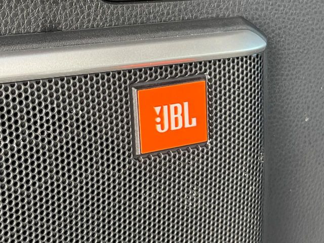 �yJBL�T�E���h�V�X�e���z���[�J�[�I�v�V�����̍��i�ʃT�E���h�V�X�e���𓋍ځB��p�̃`���[�j���O���{���ꂽ�召�l�X�ȃX�s�[�J�[����ǎ��ȃT�E���h���t�ł��A�Տꊴ���ӂ�鉹����Ԃ����o���܂��B