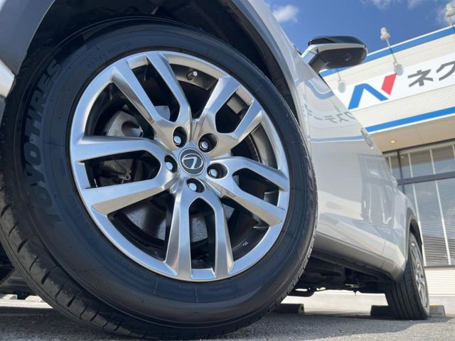 �y����18�C���`�A���~�z�C�[���z�O�ςɃ}�b�`���������A���~�z�C�[���𑕒����Ă���܂��B�e��ЊO�A���~�z�C�[����A�X�^�b�h���X�^�C�����戵�����Ă���܂��B���񂲑��k����������