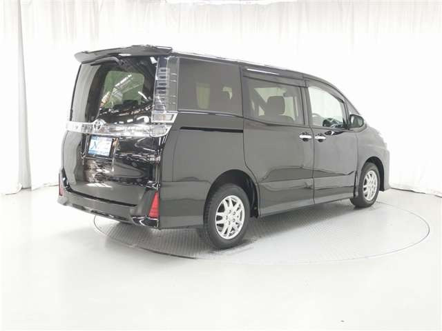 ヴォクシー2.0 ZS 煌III 4WD