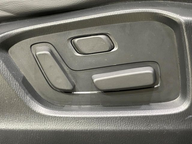 【パワーシート】スイッチ一つで簡単にシートの微調整が可能!電動だから力もいりません!快適なシートポジションにセットして、快適なドライブをお楽しみください。