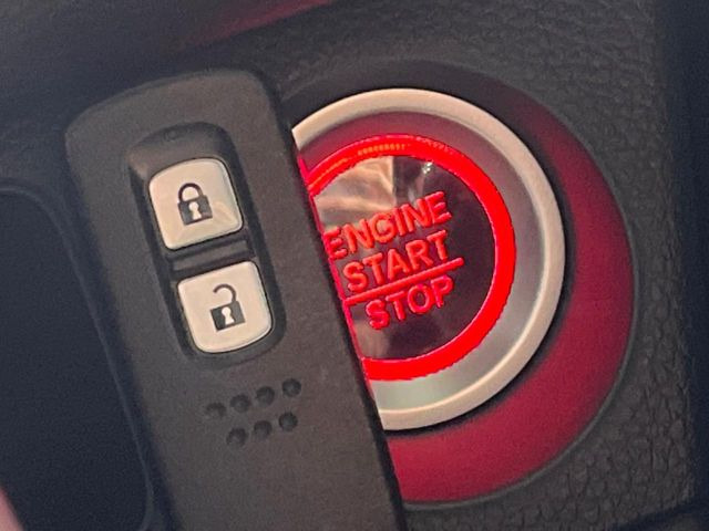 �yHonda�X�}�[�g�L�[�z�J�o����|�P�b�g�ɓ��ꂽ�܂܂ł��h�A�̎{���E�������\�ȃX�}�[�g�L�[�𑕔��B�G���W���̃I���E�I�t�����J�M�����o���K�v����������Ƃ��Ă��֗��ł���