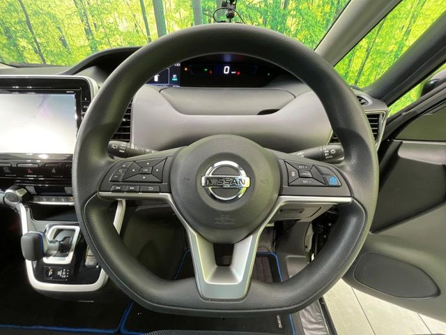 ステアリングも使用感が少なく、きれいな状態となっております♪