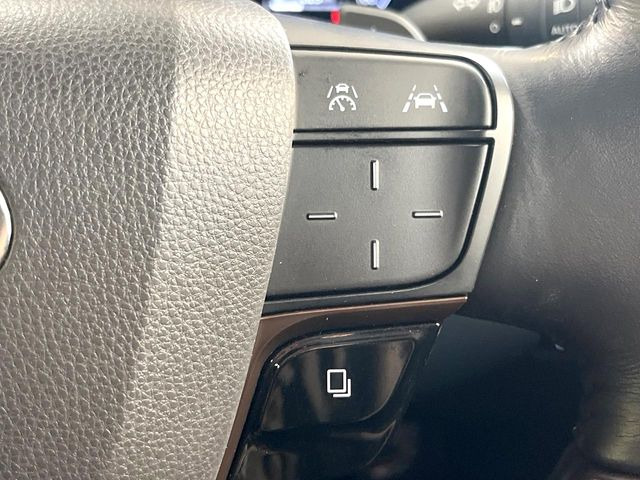 【レーダークルーズコントロール】高速道路での長距離走行が楽に!!自動で速度を保つクルーズコントロールが、衝突軽減システムと連携し、前方の車両を感知して車間を保つように速度調節してくれます!!