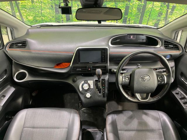 シエンタハイブリッド 1.5 G クエロ