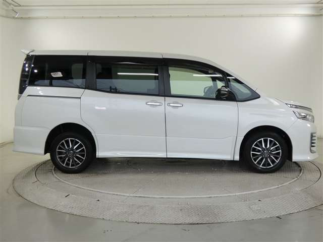 ヴォクシー2.0 ZS 煌 4WD