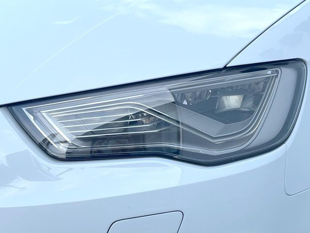 ●LEDヘッドライト:夜間走行時も良好な視界を確保し安心して運転できる高輝度LEDヘッドライトを装備!点灯速度が早く、消費電力も抑えられています。