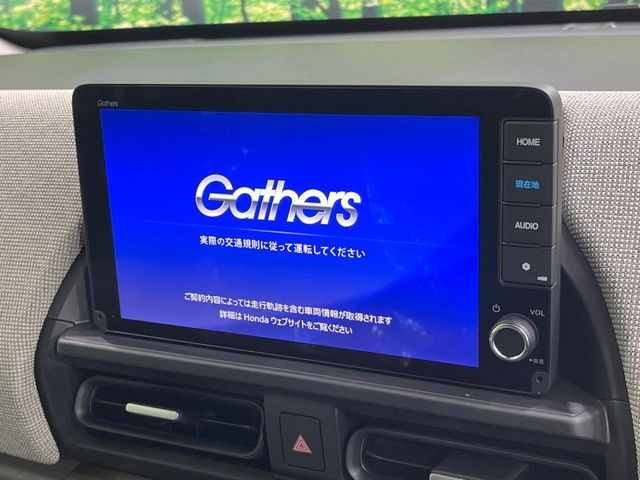 【純正ナビ】人気の純正ナビを装備しております。ナビの使いやすさはもちろん、オーディオ機能も充実!キャンプや旅行はもちろん、通勤や買い物など普段のドライブも楽しくなるはず♪