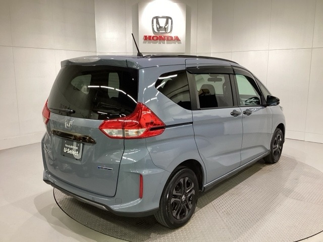 フリード+1.5 ハイブリッド クロスター ブラックスタイル 4WD
