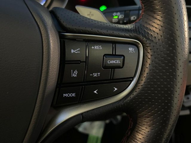 【レーダークルーズコントロール】高速道路での長距離走行が楽に!!自動で速度を保つクルーズコントロールが、衝突軽減システムと連携し、前方の車両を感知して車間を保つように速度調節してくれます!!