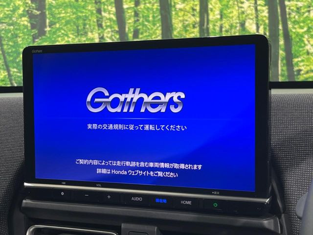 【純正ナビ】人気の純正ナビを装備しております。ナビの使いやすさはもちろん、オーディオ機能も充実!キャンプや旅行はもちろん、通勤や買い物など普段のドライブも楽しくなるはず♪