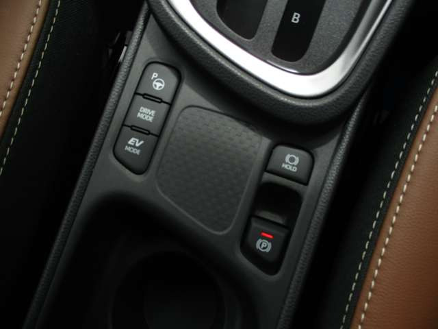 ����DA�i�r�E�t���Z�O�E�p�m���~�b�N�r���[�ECarplay/AndoroidAuto�EHDMI�E�����O��h�����R�E��x���R���r�vP�V�[�g�E�V�[�g&�X�e�A�q�[�^�[�E�v����H�E�r���g�C��ETC2.0�E����18AW�EPCS�ELCC�EBSM�ELDA�E�\�i�[
