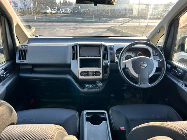 セレナ2.0 ハイウェイスター 4WD