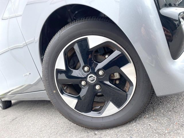 �y����14�C���`�A���~�z�C�[���z�O�ςɃ}�b�`���������A���~�z�C�[���𑕒����Ă���܂��B�e��ЊO�A���~�z�C�[����A�X�^�b�h���X�^�C�����戵�����Ă���܂��B���񂲑��k����������