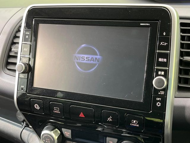【純正9型ナビ】人気の純正ナビを装備しております。ナビの使いやすさはもちろん、オーディオ機能も充実!キャンプや旅行はもちろん、通勤や買い物など普段のドライブも楽しくなるはず♪