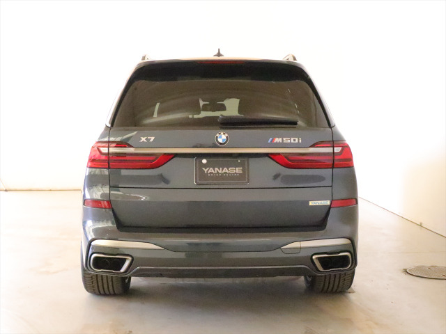 X7M50i 4WD