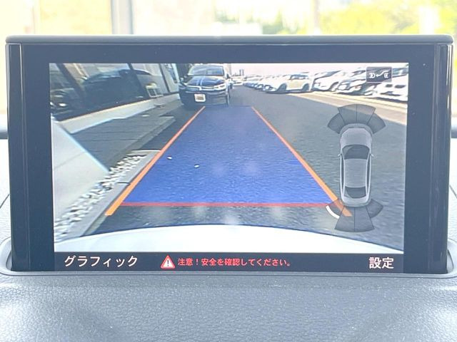 ●ガイドライン付きバックカメラ:不安な駐車もこれで安心!ガイドライン付きなので狭い箇所での駐車もラクラクです!