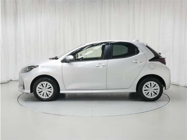 ヤリス1.5 ハイブリッド X E-Four 4WD