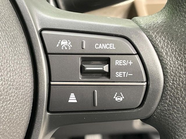 【アダプティブクルーズコントロール】高速道路での長距離走行が楽に!!自動で速度を保つクルーズコントロールが、衝突軽減システムと連携し、前方の車両を感知して車間を保つように速度調節してくれます!!