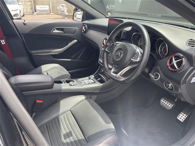 AクラスAMG A45 4マチック レーシングエディション 4WD