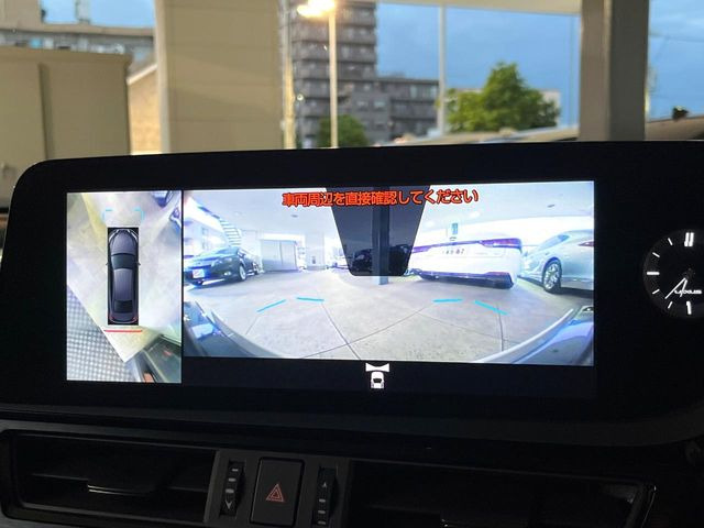 【パノラミックビューモニター】専用のカメラにより、上から見下ろしたような視点で360度クルマの周囲を確認することができます☆死角部分も確認しやすく、狭い場所での切り返しや駐車もスムーズに行えます。