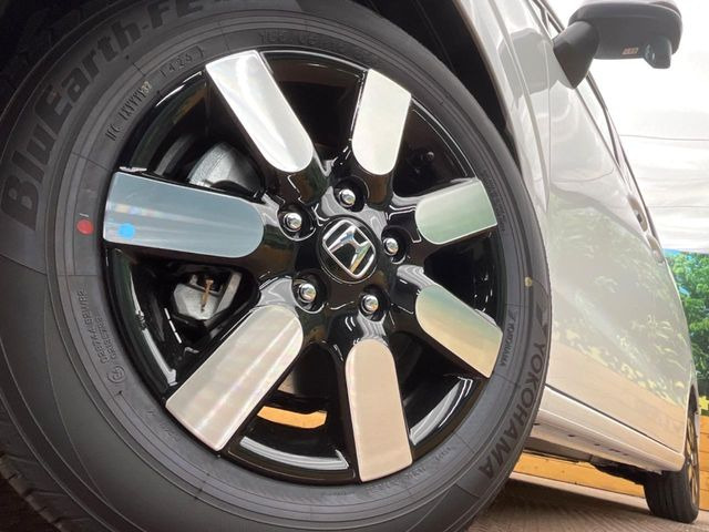 �y����15�C���`�A���~�z�C�[���z�O�ςɃ}�b�`���������A���~�z�C�[���𑕒����Ă���܂��B�e��ЊO�A���~�z�C�[����A�X�^�b�h���X�^�C�����戵�����Ă���܂��B���񂲑��k����������