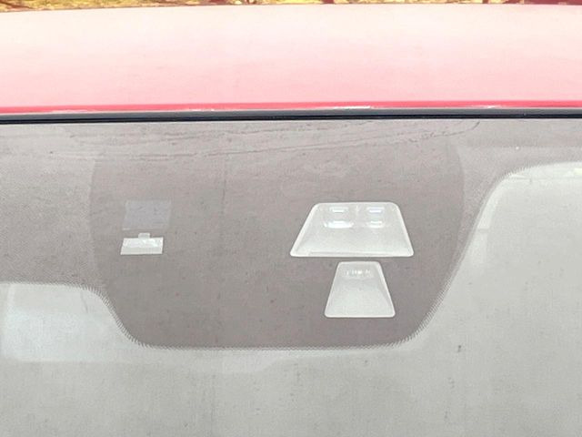 【スマートブレーキサポート】走行中に前方の車両等を認識し、衝突しそうな時は警報とブレーキで衝突回避と被害軽減をアシスト。より安全にドライブをお楽しみいただけます。