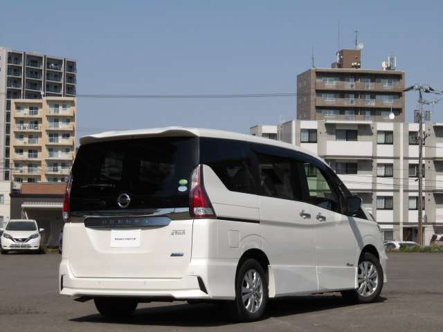 セレナ2.0 ハイウェイスター 4WD
