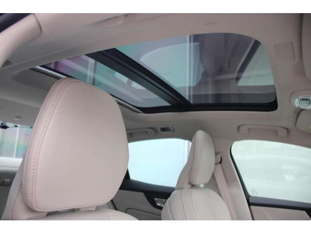 S60リチャージ PHEV T6 AWD インスクリプション 4WD
