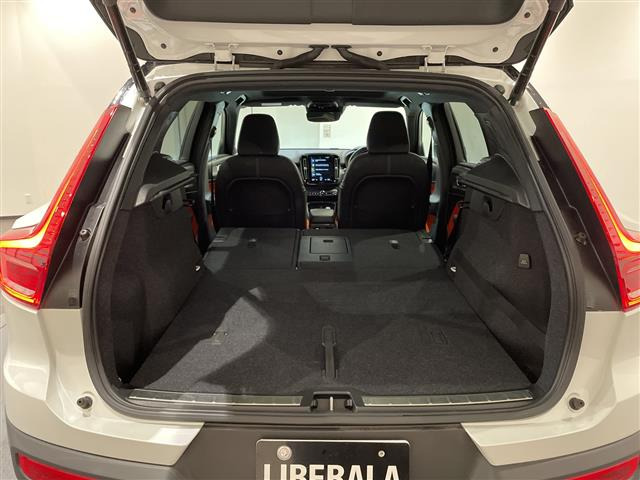 XC40B4 AWD Rデザイン 4WD