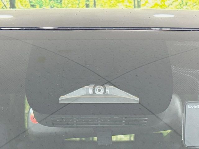 【トヨタセーフティセンス】走行中に前方の車両等を認識し、衝突しそうな時は警報とブレーキで衝突回避と被害軽減をアシスト。より安全にドライブをお楽しみいただけます。