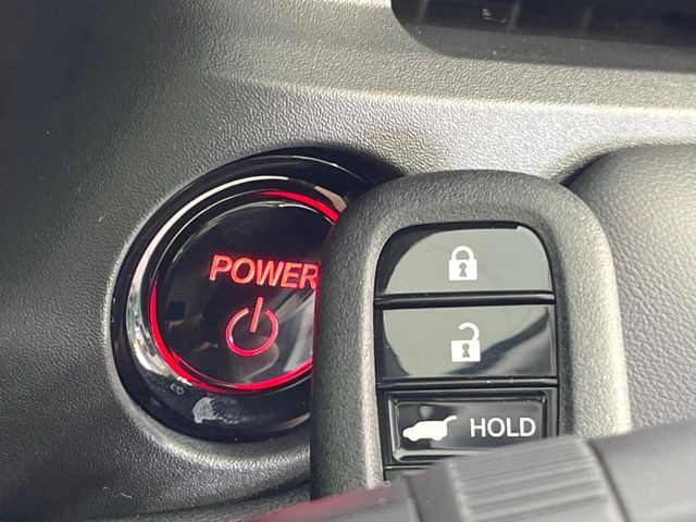 �yHonda�X�}�[�g�L�[�z�J�o����|�P�b�g�ɓ��ꂽ�܂܂ł��h�A�̎{���E�������\�ȃX�}�[�g�L�[�𑕔��B�G���W���̃I���E�I�t�����J�M�����o���K�v����������Ƃ��Ă��֗��ł���