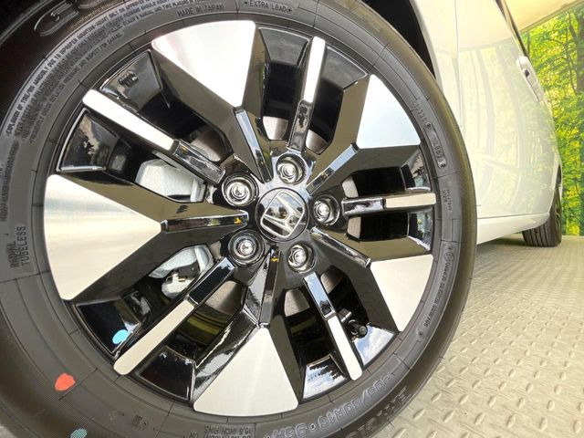 �y�����A���~16�C���`�z�C�[���z�O�ςɃ}�b�`���������A���~�z�C�[���𑕒����Ă���܂��B�e��ЊO�A���~�z�C�[����A�X�^�b�h���X�^�C�����戵�����Ă���܂��B���񂲑��k����������