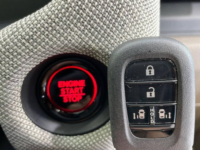 �yHonda�X�}�[�g�L�[�z�J�o����|�P�b�g�ɓ��ꂽ�܂܂ł��h�A�̎{���E�������\�ȃX�}�[�g�L�[�𑕔��B�G���W���̃I���E�I�t�����J�M�����o���K�v����������Ƃ��Ă��֗��ł���