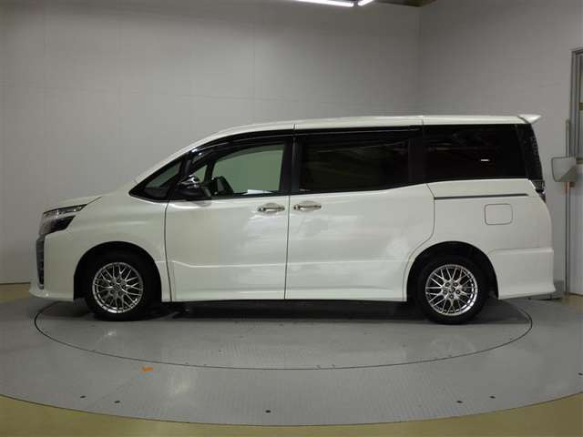 ヴォクシー1.8 ハイブリッド ZS 煌III