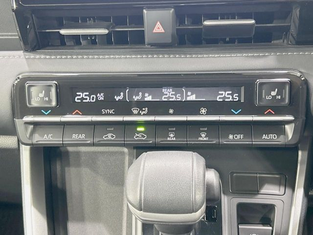 【シートヒーター】寒い日に重宝するシートヒーター!エアコンより早く温まってくれるので寒がりの人も安心ですね♪エアコンの温風は乾燥するから苦手、という方にもをおすすめです。