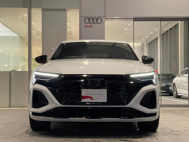 Q8スポーツバック e-tron55 クワトロ Sライン 4WD
