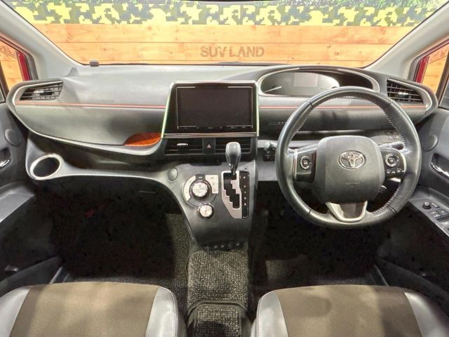 シエンタハイブリッド 1.5 G クエロ