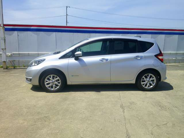 ノート1.2 e-POWER メダリスト FOUR 4WD