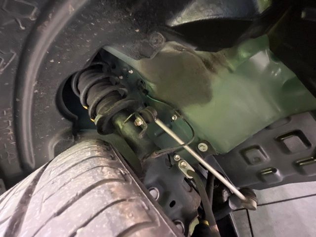 お車を安心してお乗りいただく為には、足回りの定期点検が欠かせません。サービスサポート(有償保証)では無料点検もご提供しており、安心のカーライフをお過ごしいただけるサポート体制が整っています。