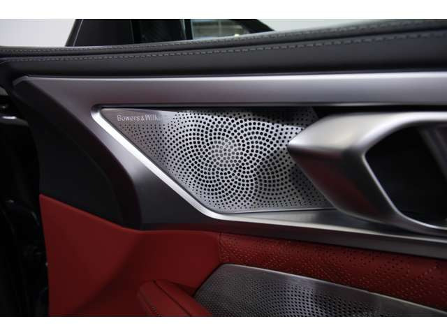Bowers & Wilkins�_�C�������h�T���E���h�T�E���h�V�X�e���B�ԓ��𕁒i�Ƃ͈�����㎿�ȋ�Ԃ֗U���܂��B