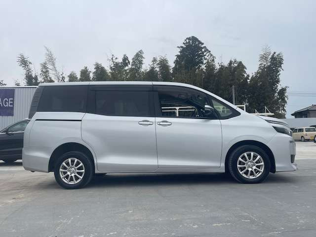 ヴォクシー2.0 X 4WD