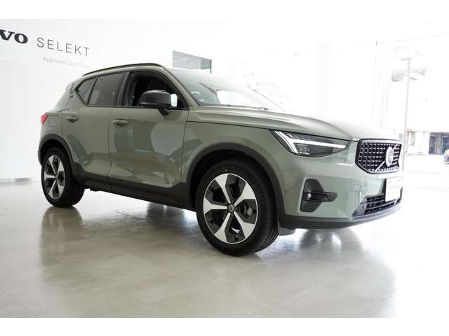 XC40ウルトラ B4 AWD ダークエディション 4WD